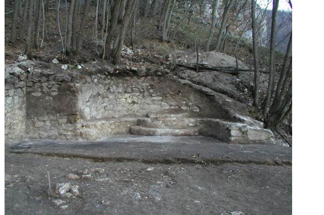The apse of the church remnants inside Jerina's Town (vaza.co.rs)
